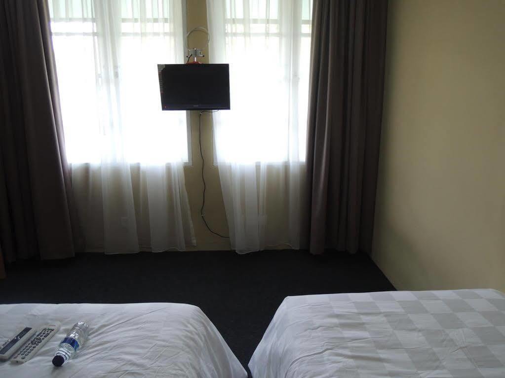 Maven Cilandak Hotel Jakarta Exterior photo